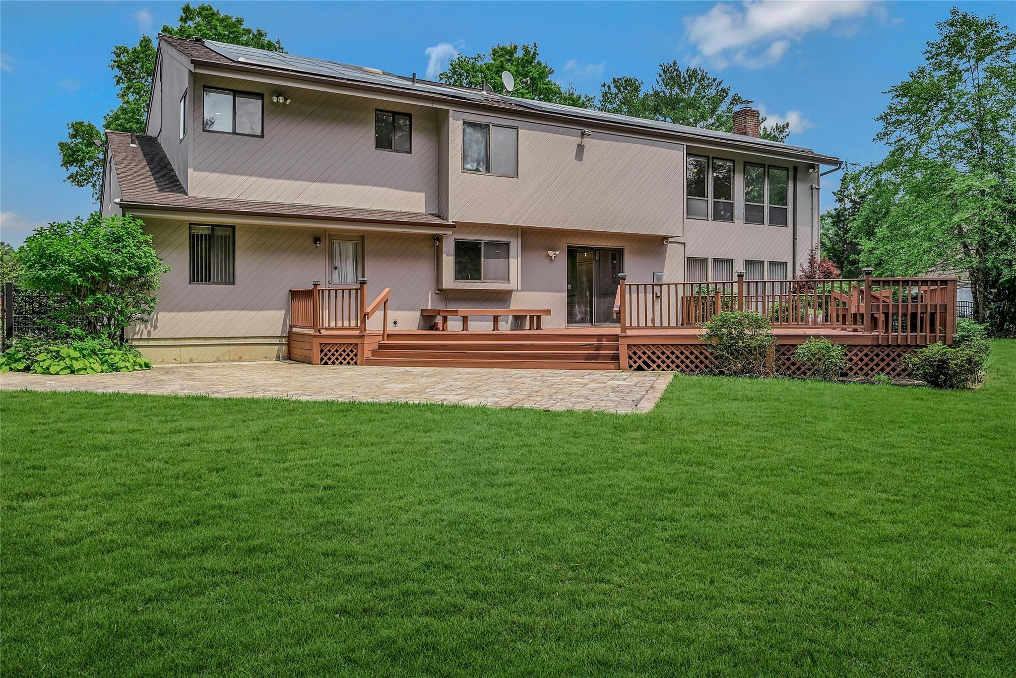 160 Coachman Place E