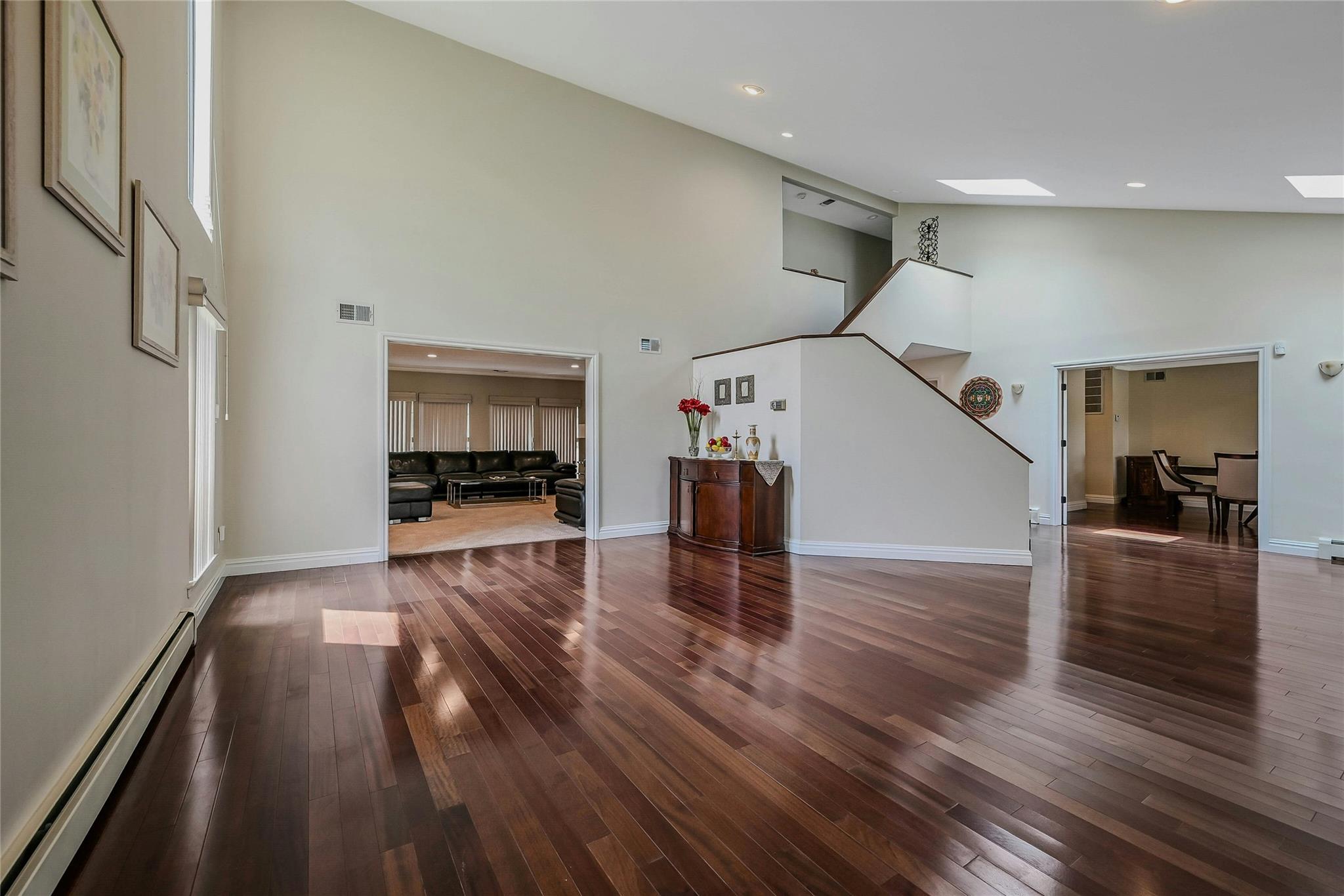 160 Coachman Place E