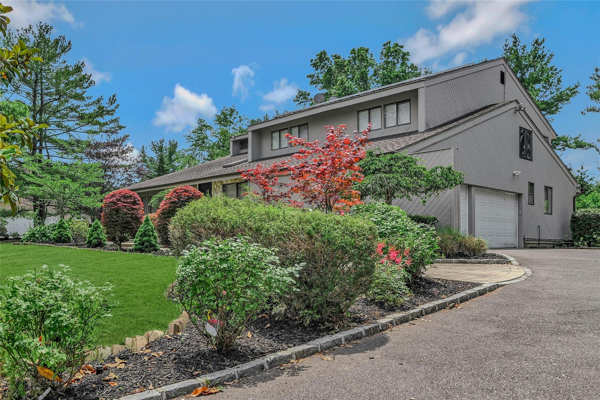 160 Coachman Place E