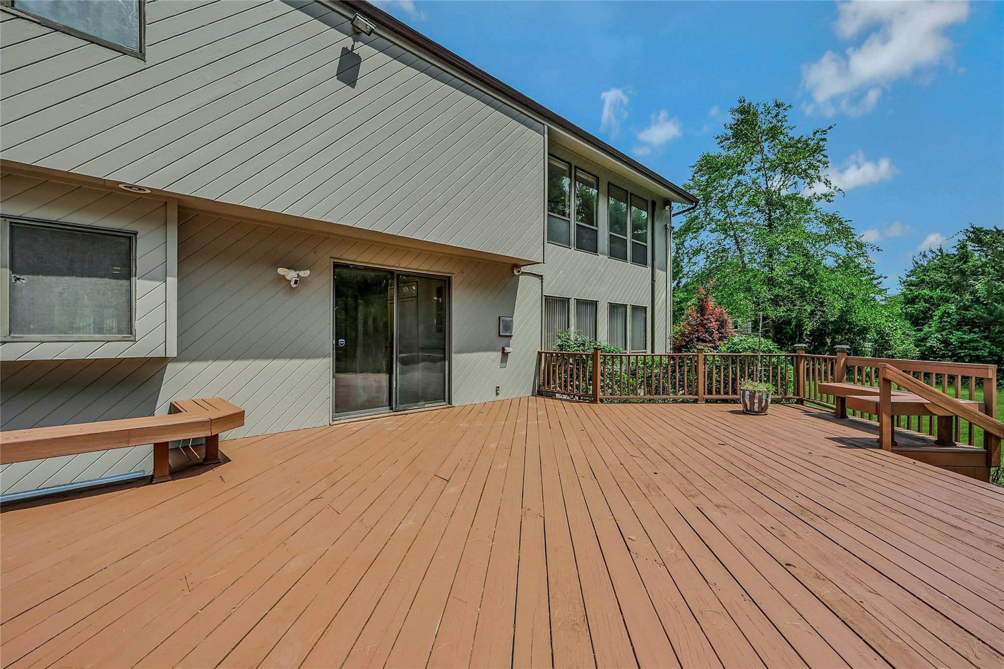 160 Coachman Place E