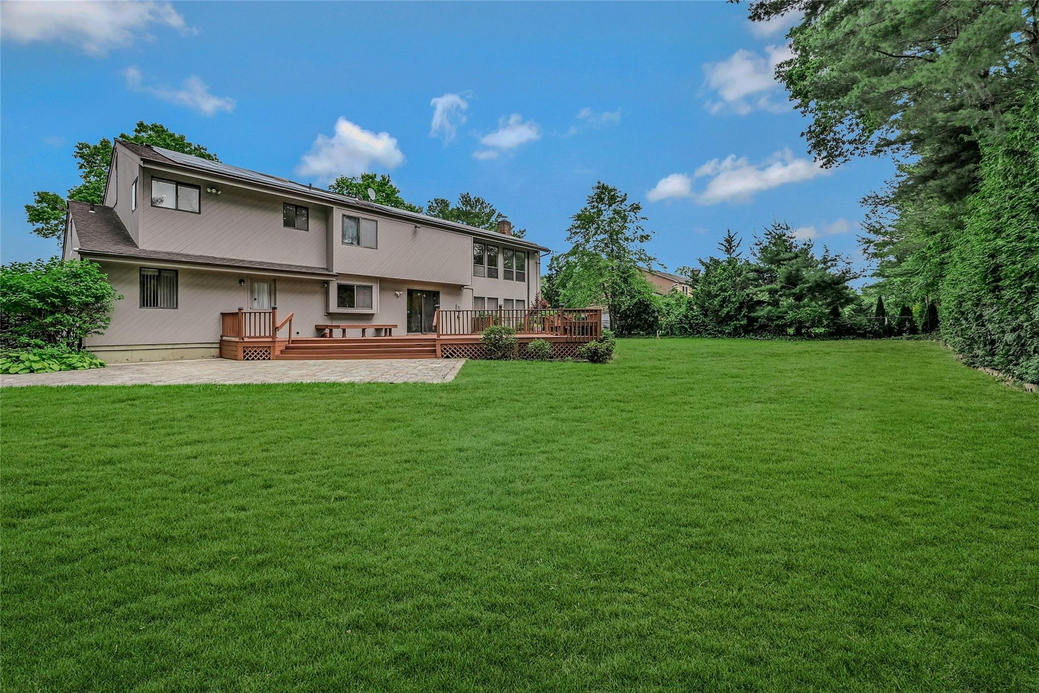 160 Coachman Place E