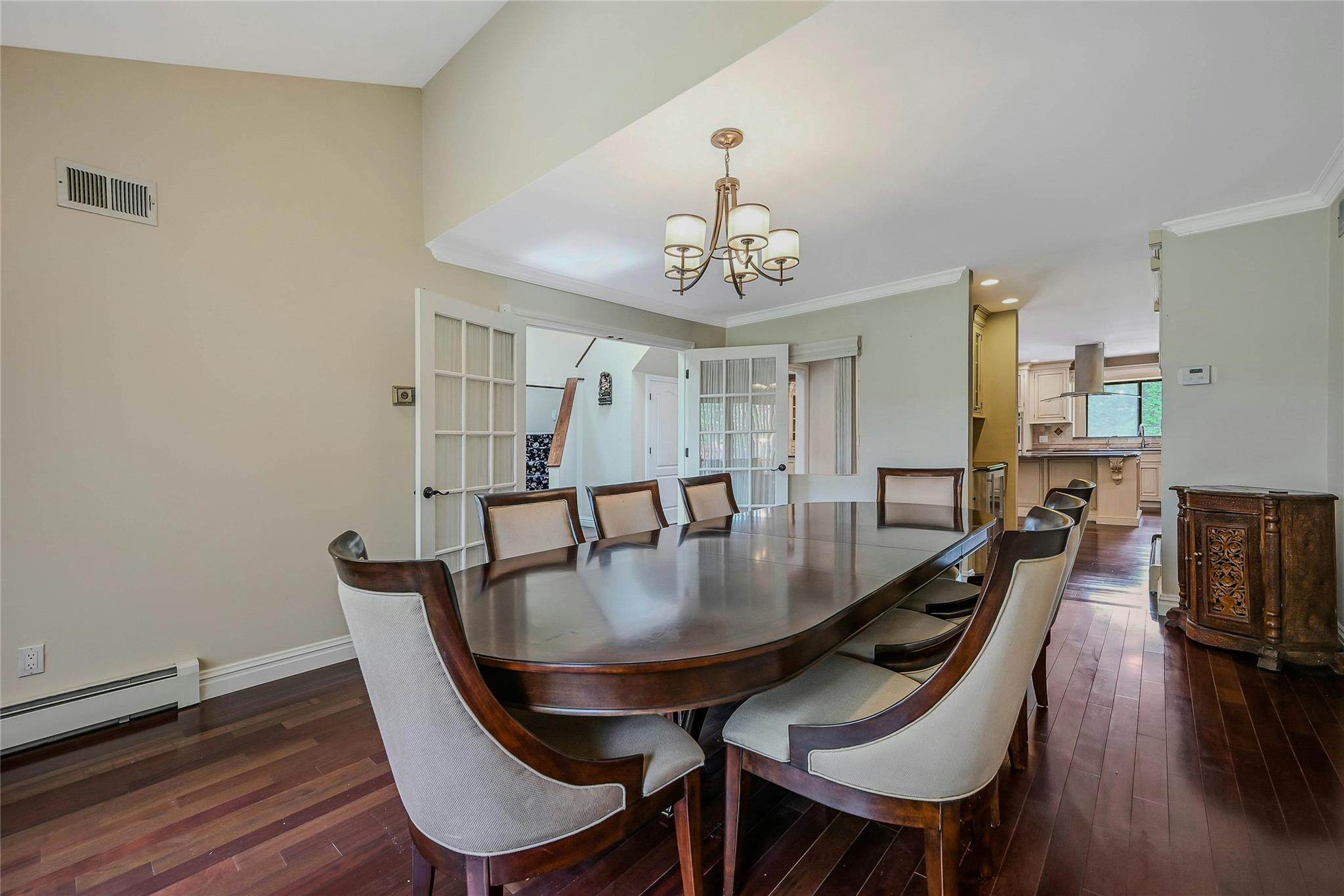 160 Coachman Place E
