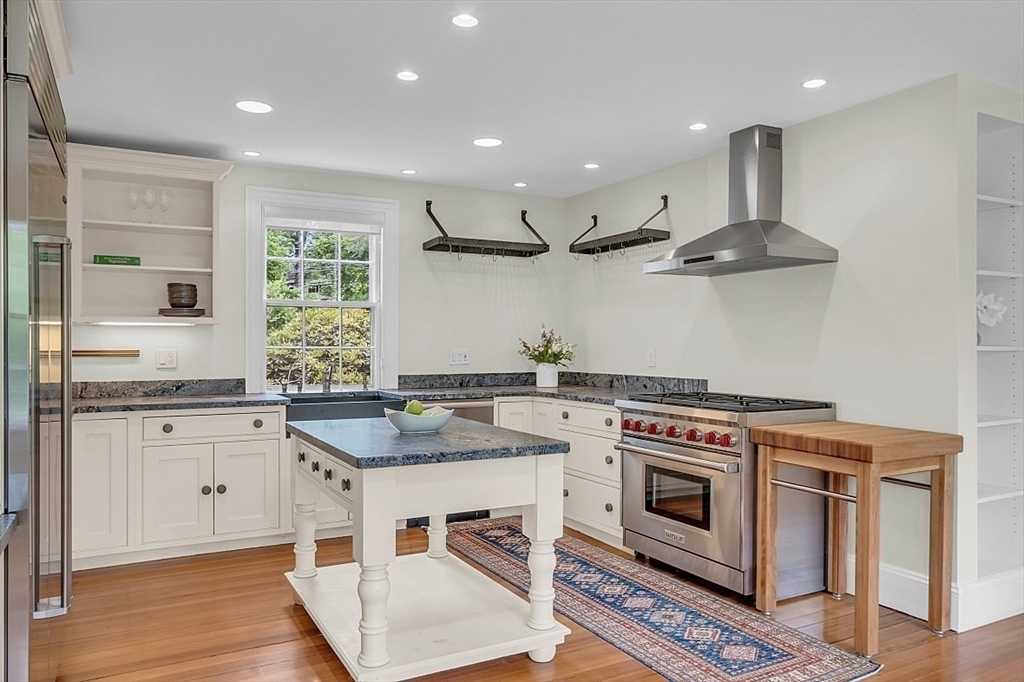 24 Sandy Pond Rd