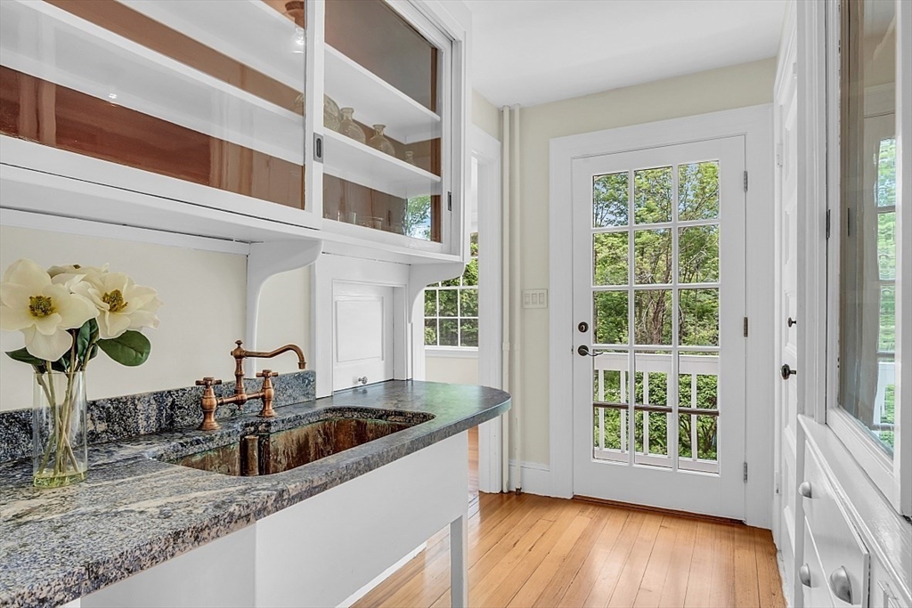 24 Sandy Pond Rd