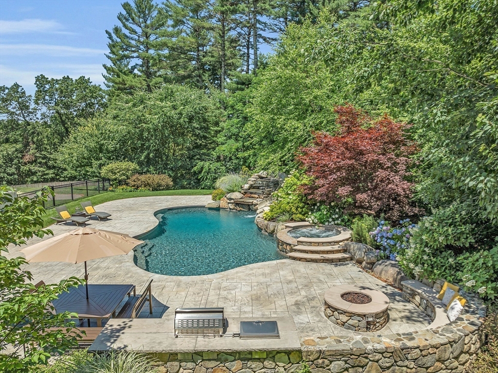 42 Calderwood Way