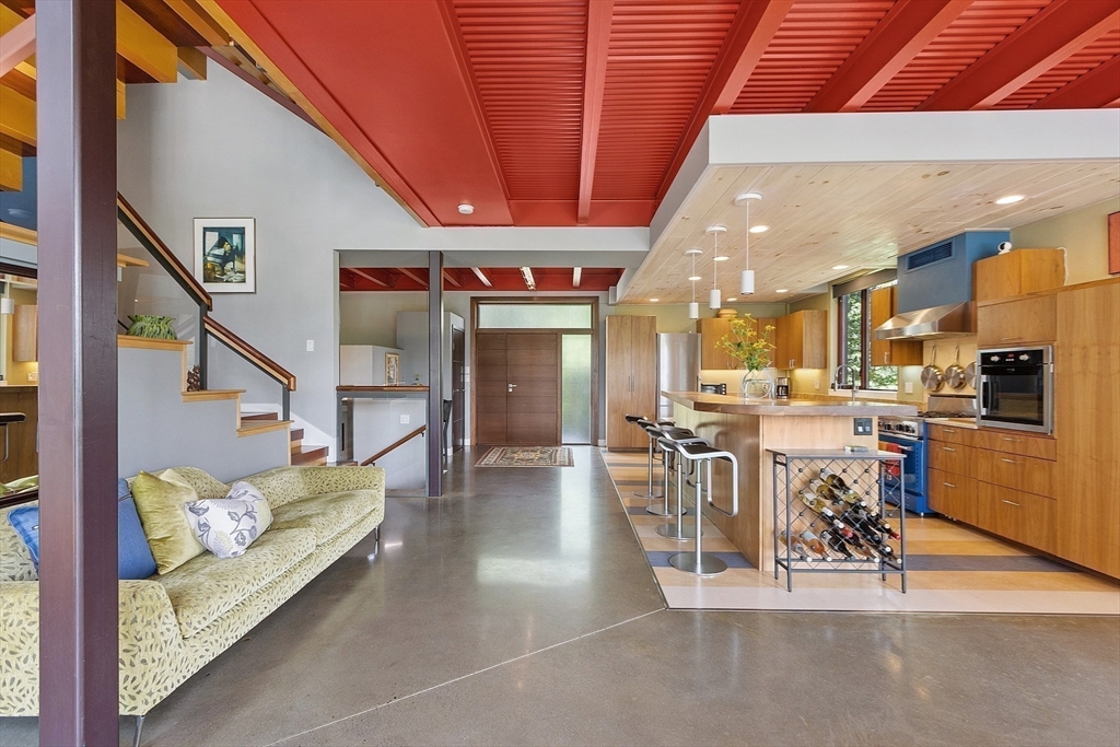 17 Lincoln Ln