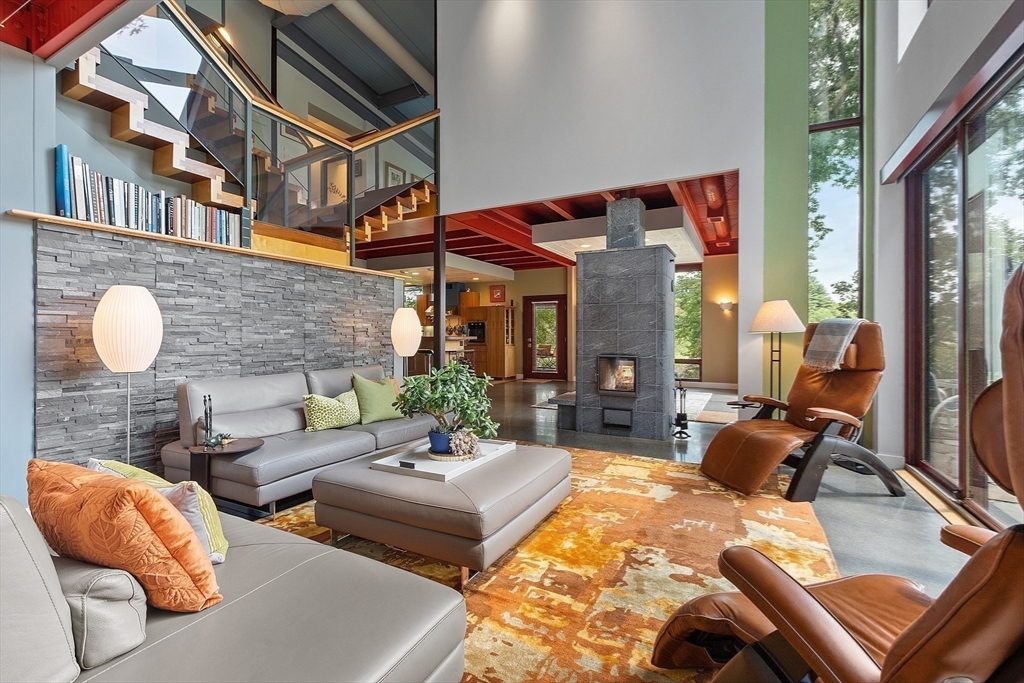 17 Lincoln Ln