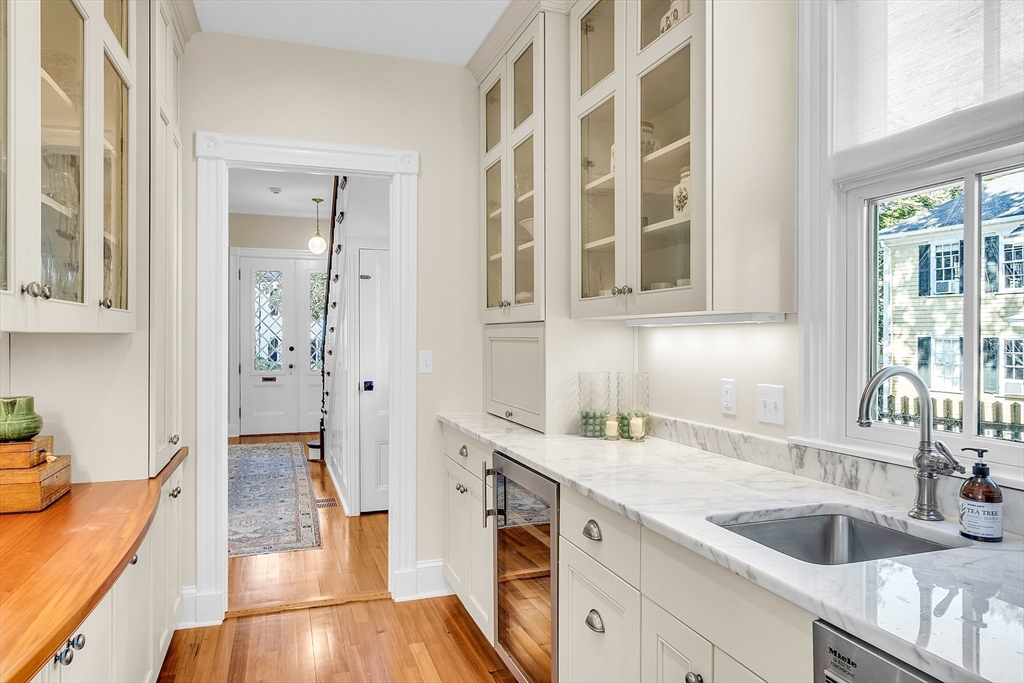 32 Lowell Rd