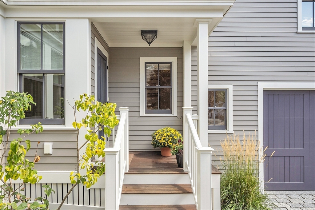 32 Lowell Rd
