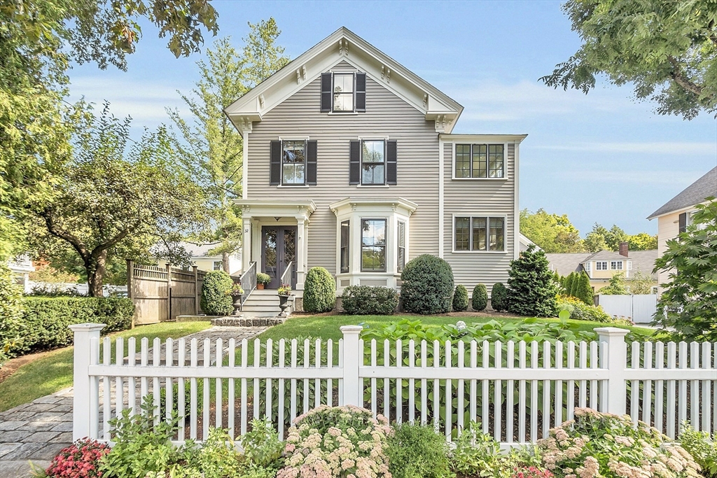 32 Lowell Rd