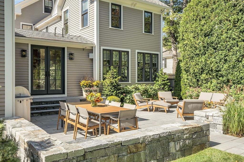 32 Lowell Rd