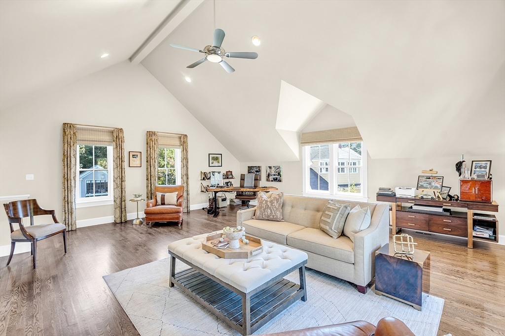 32 Lowell Rd