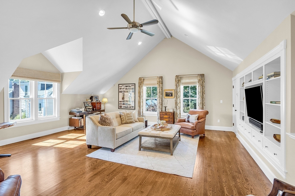 32 Lowell Rd