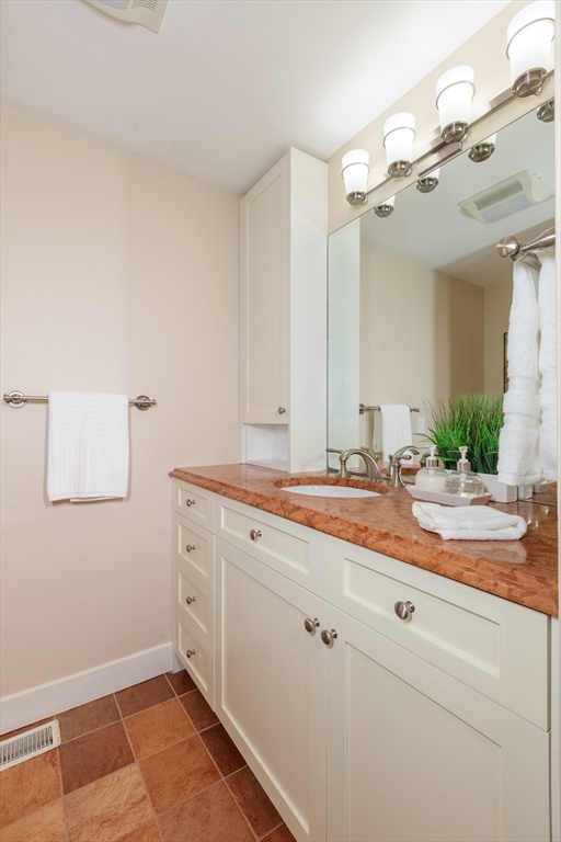 132 Chestnut Cir # 132