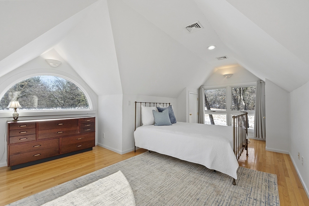 527 Bedford Rd