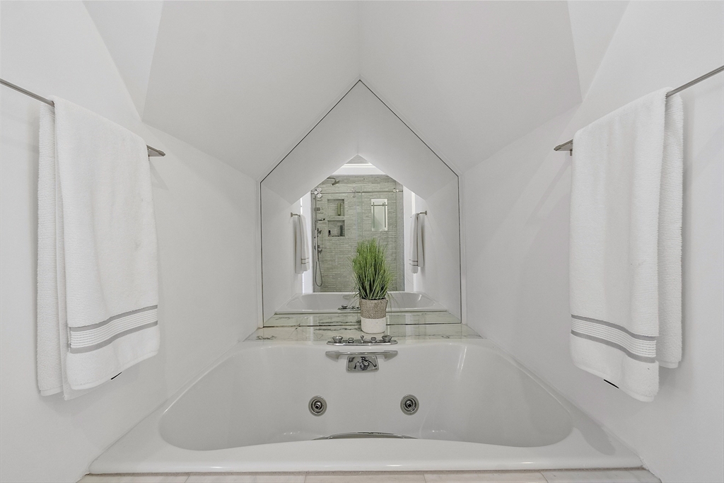 527 Bedford Rd