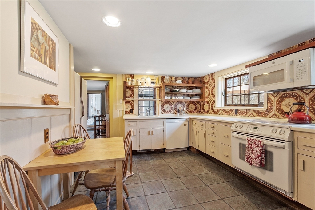 320 Lowell Rd