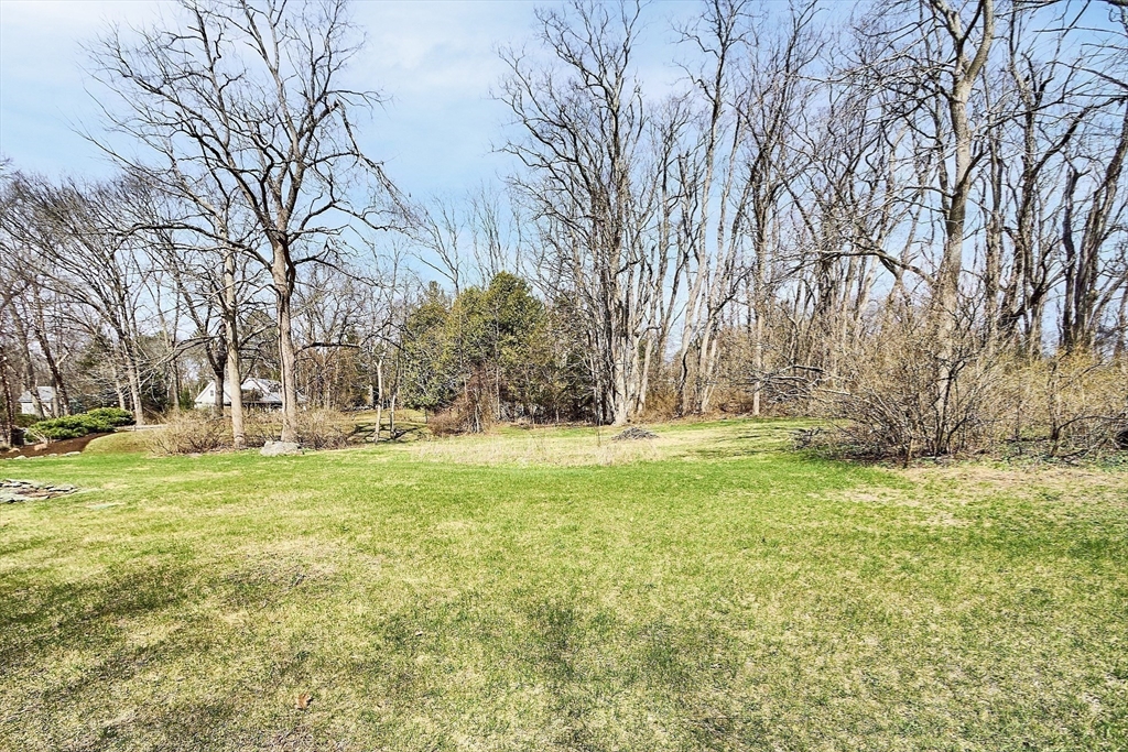 320 Lowell Rd