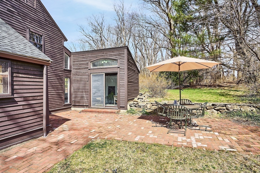 320 Lowell Rd