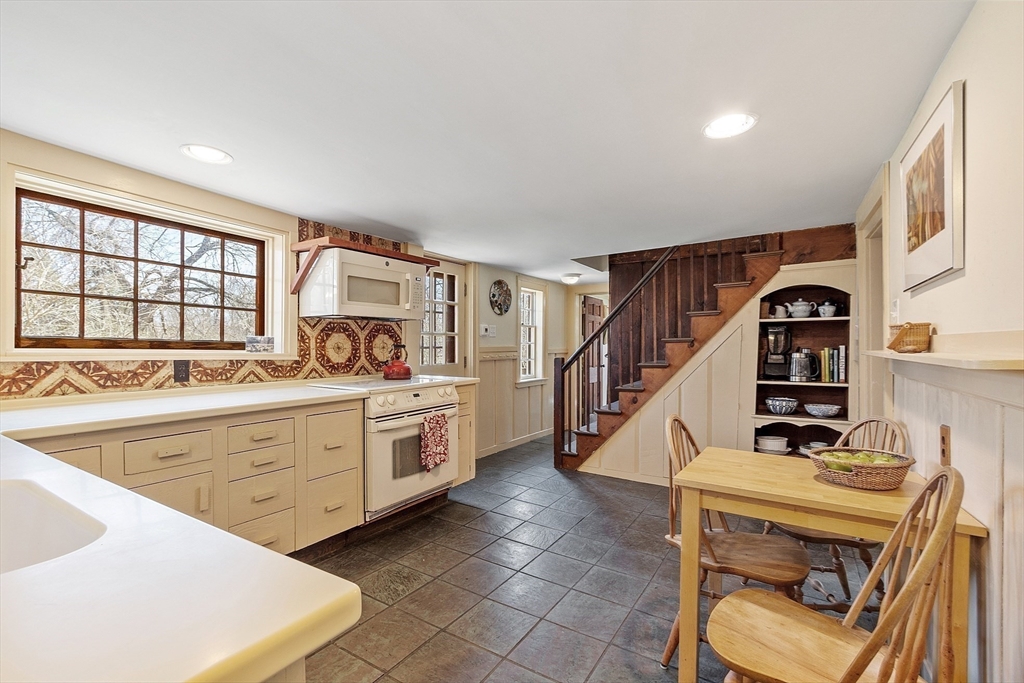 320 Lowell Rd