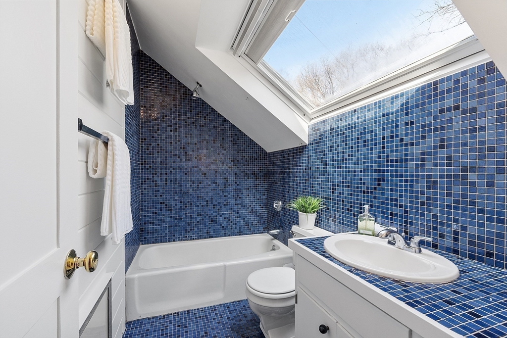 320 Lowell Rd