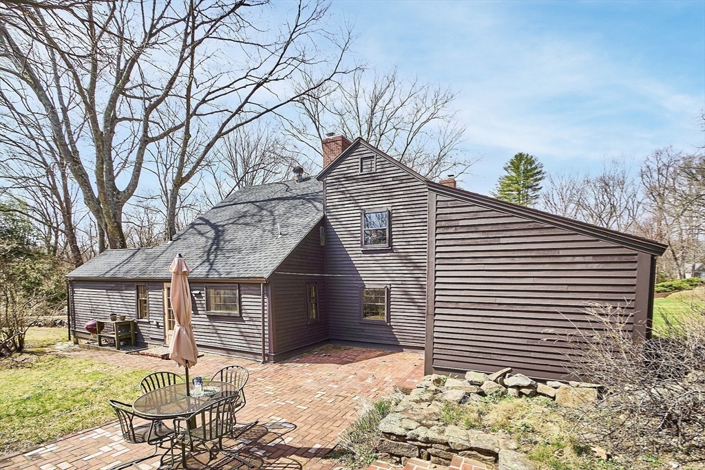 320 Lowell Rd