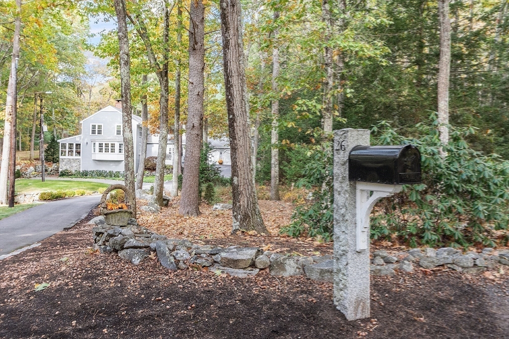 26 Fort Pond Road
