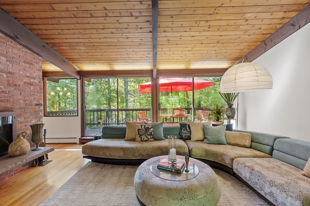 157 Carleton Rd