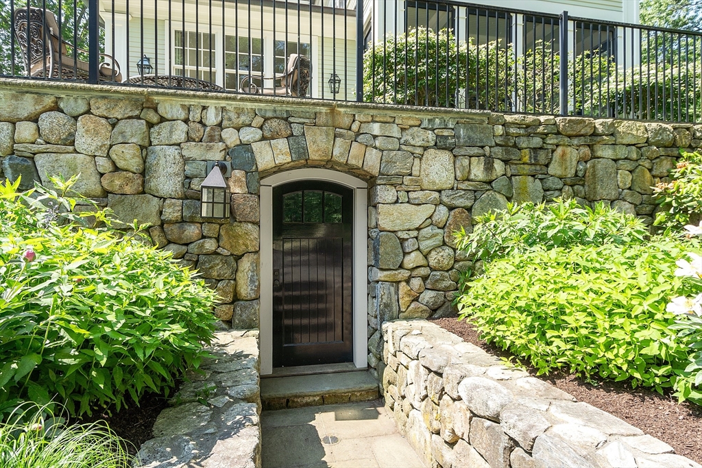 76 Red Coat Ln