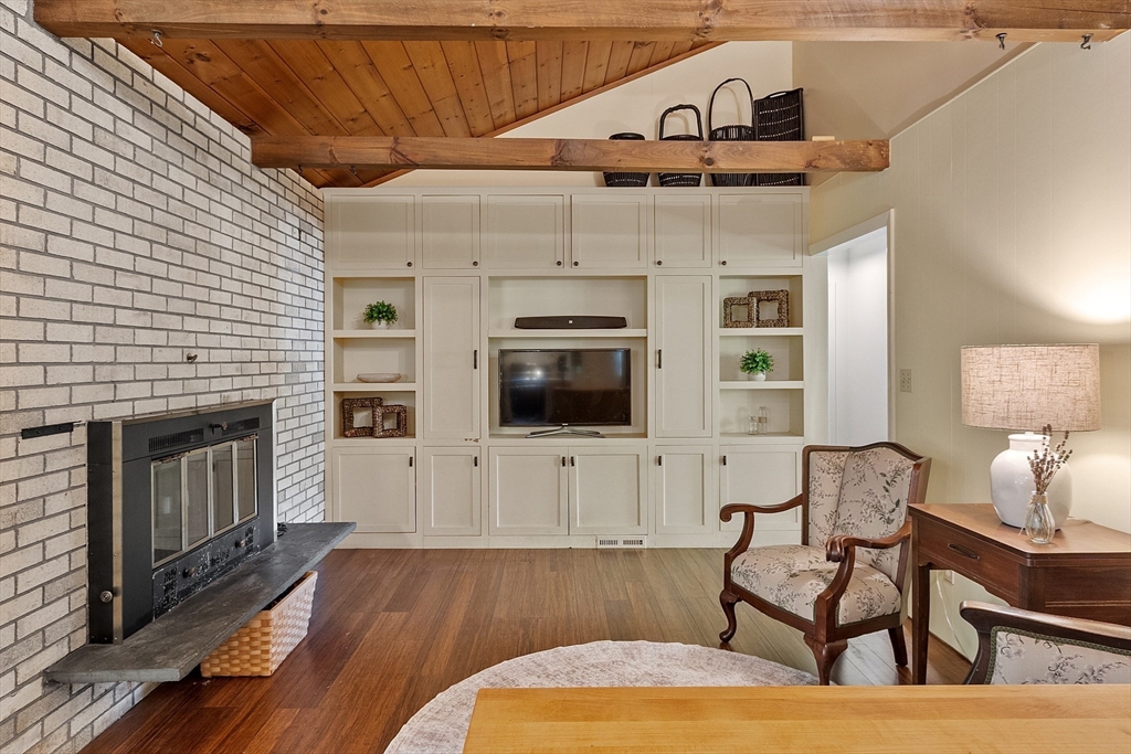 11 Horseshoe Dr
