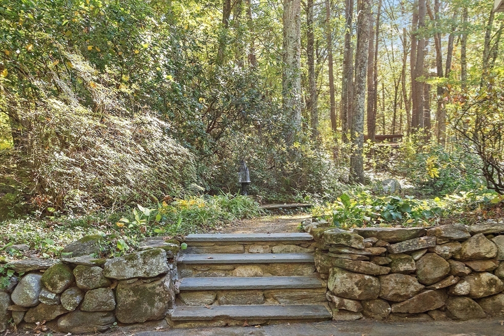 11 Horseshoe Dr