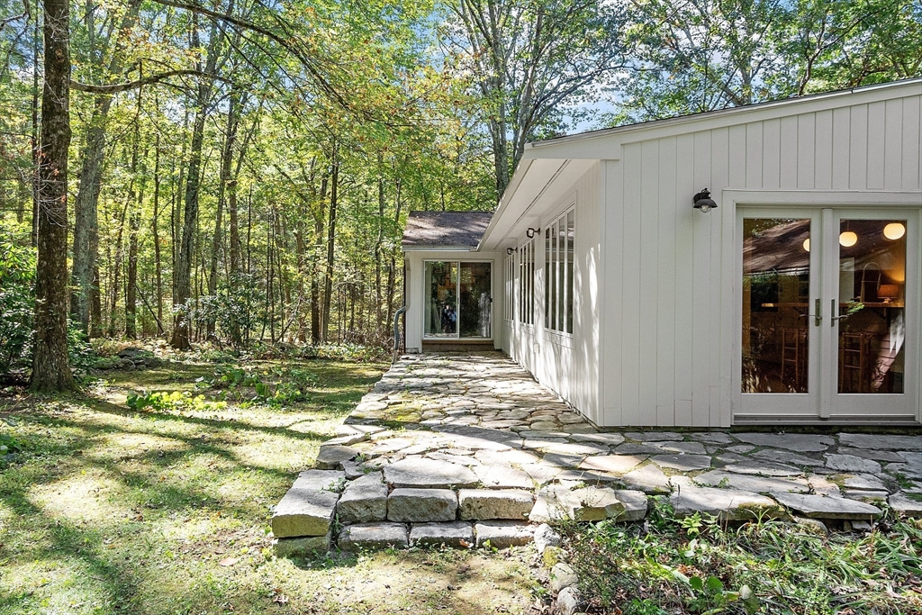 11 Horseshoe Dr