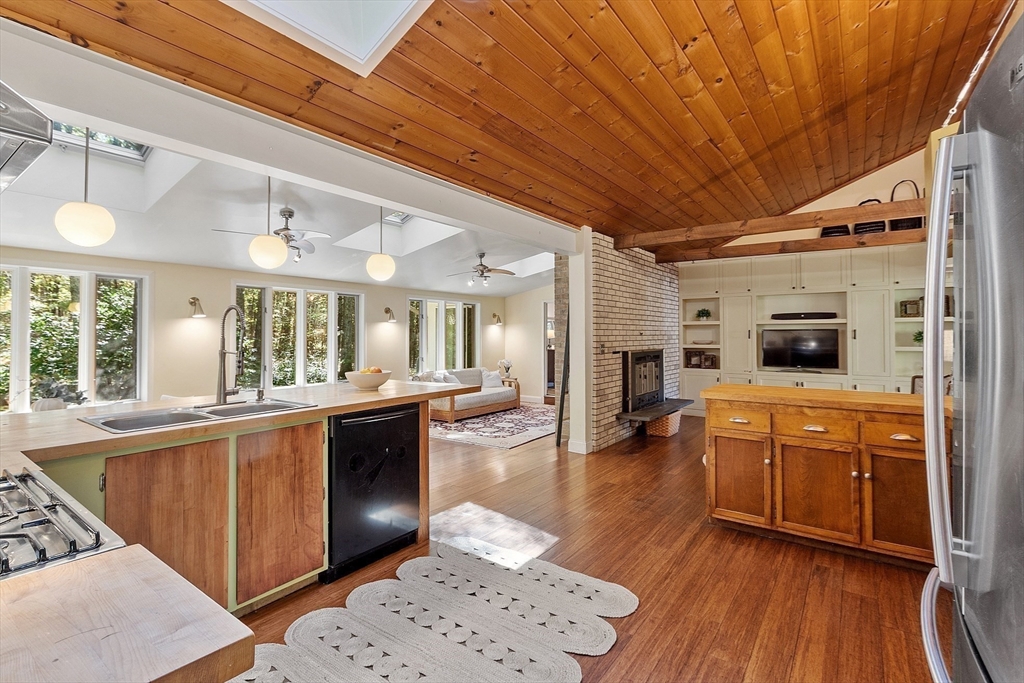 11 Horseshoe Dr