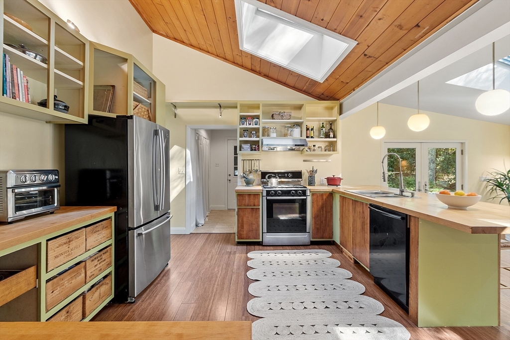 11 Horseshoe Dr