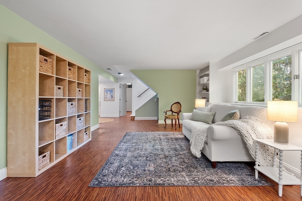 11 Horseshoe Dr