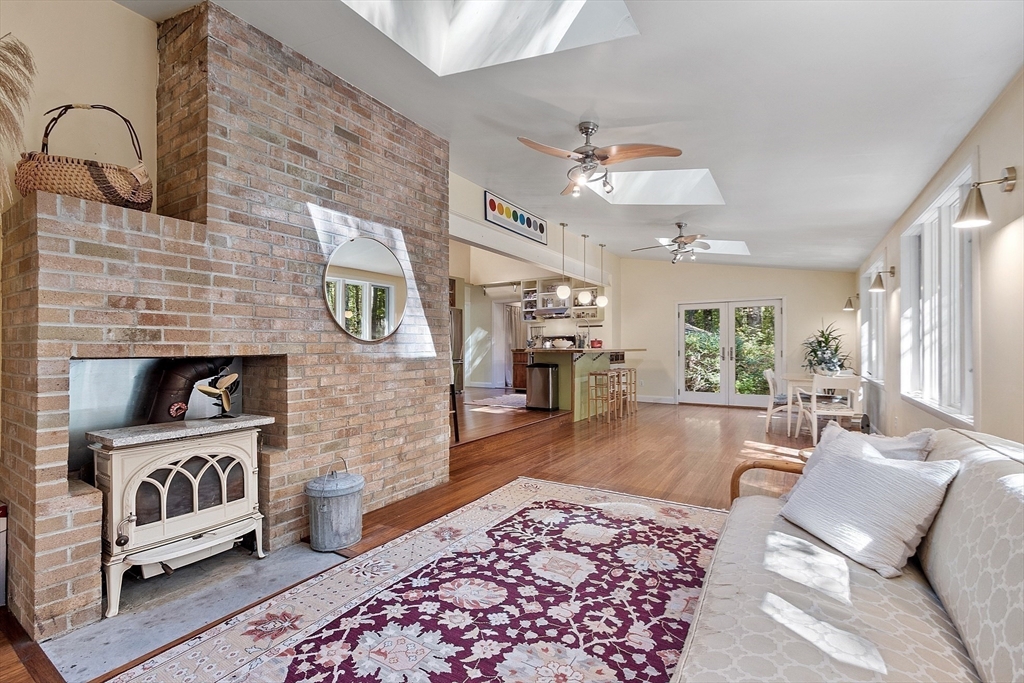 11 Horseshoe Dr