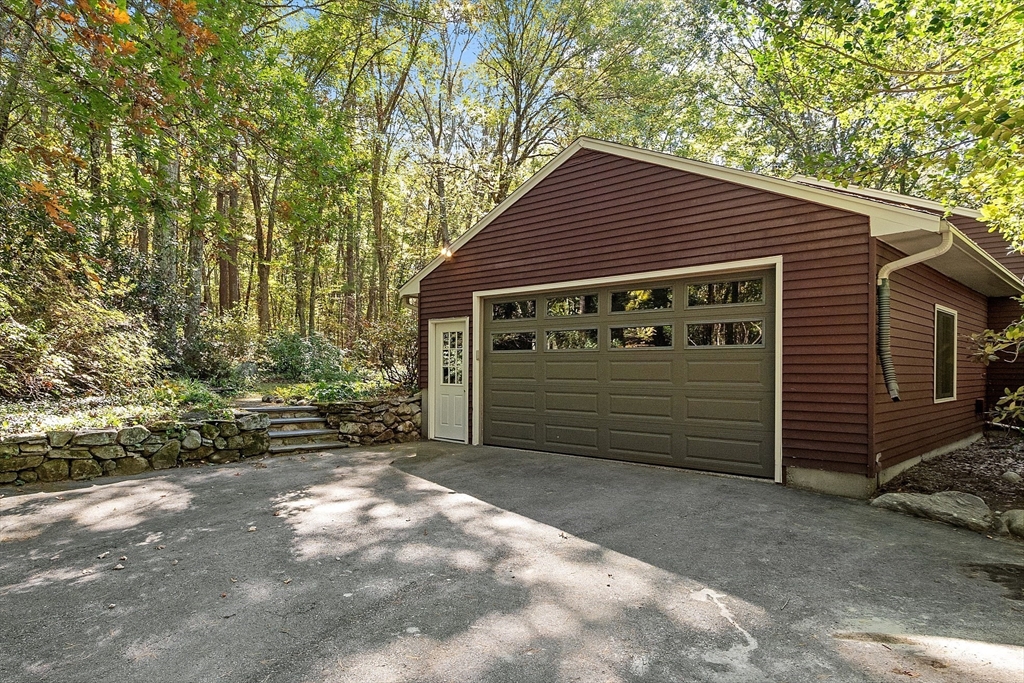 11 Horseshoe Dr