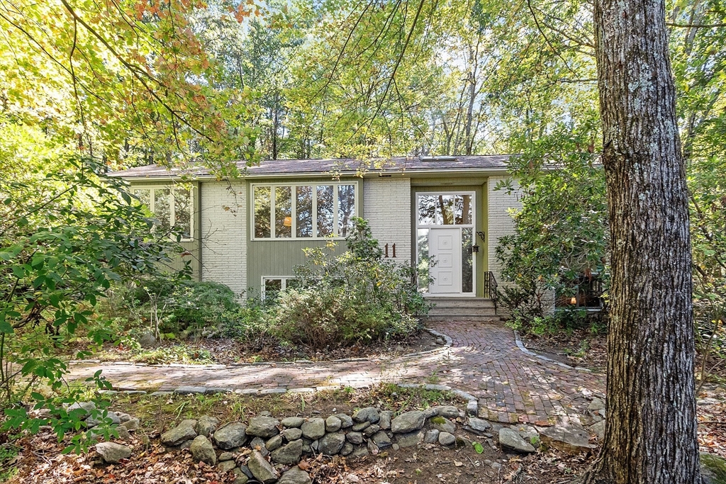 11 Horseshoe Dr