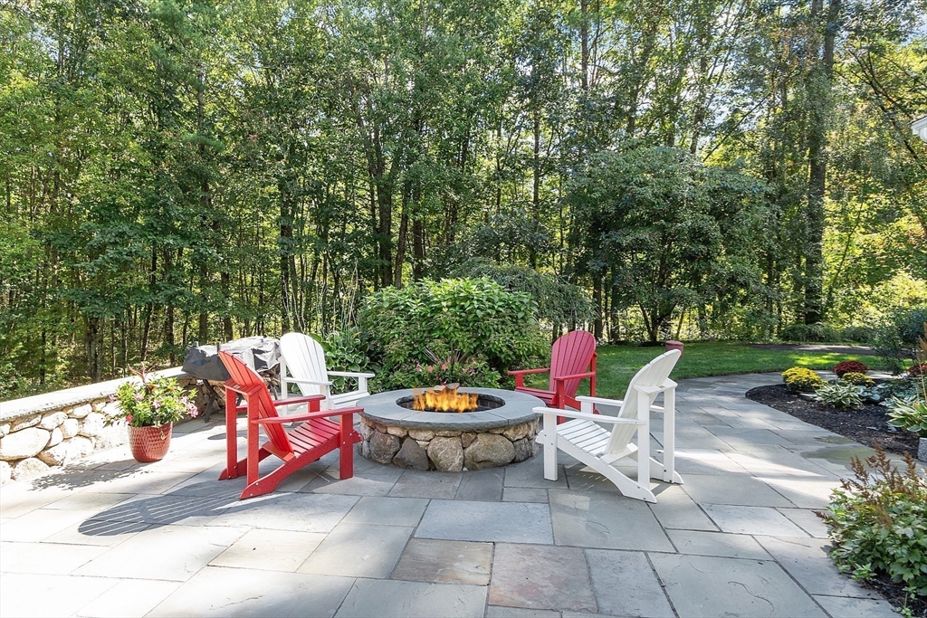 80 Daniels Ln