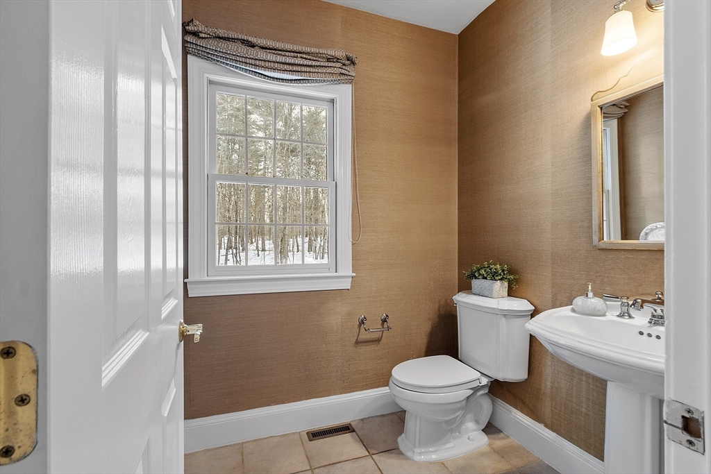 840-A Old Road To 9 Acre Cor