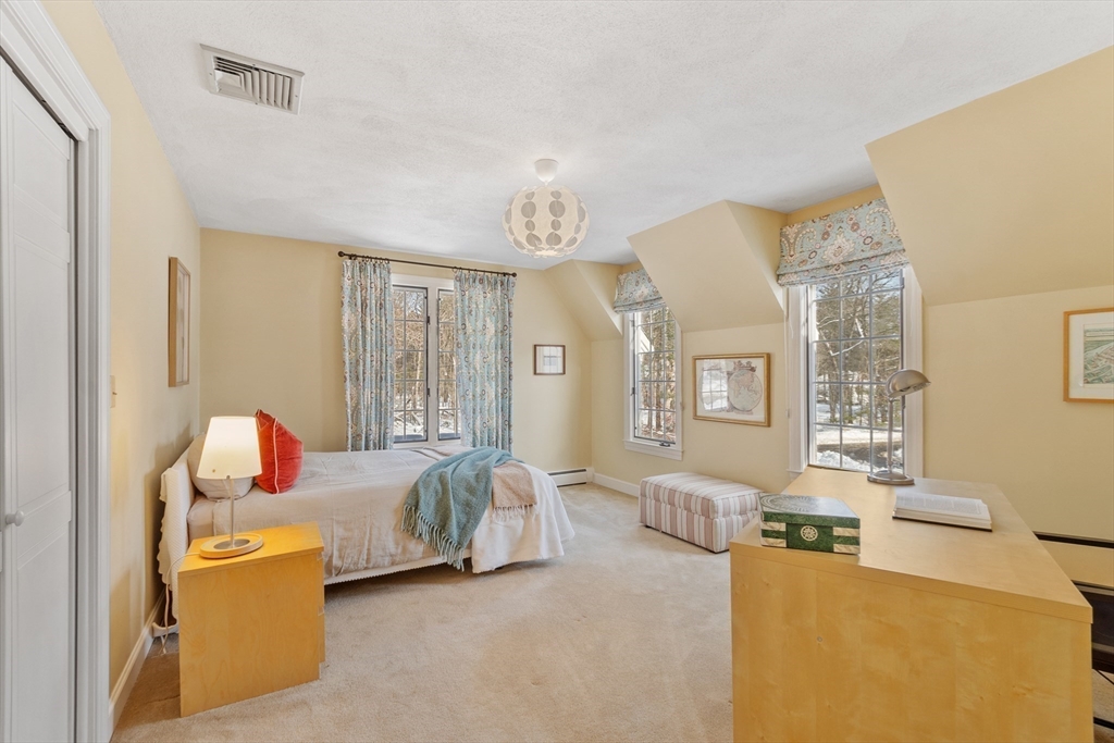 853 Strawberry Hill Rd