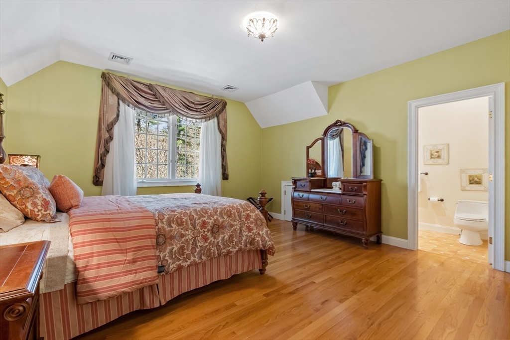 215 Monument Farm Rd