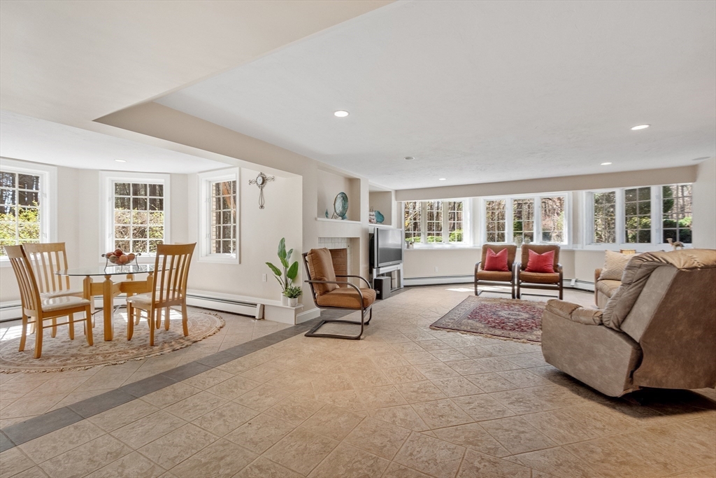 215 Monument Farm Rd