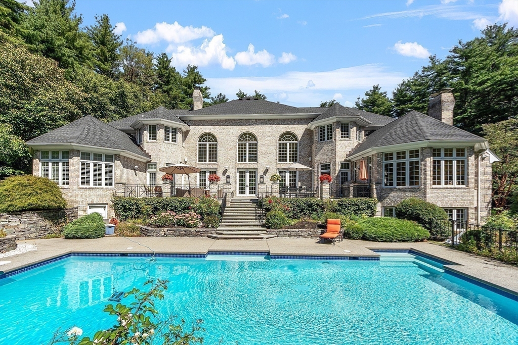 215 Monument Farm Rd