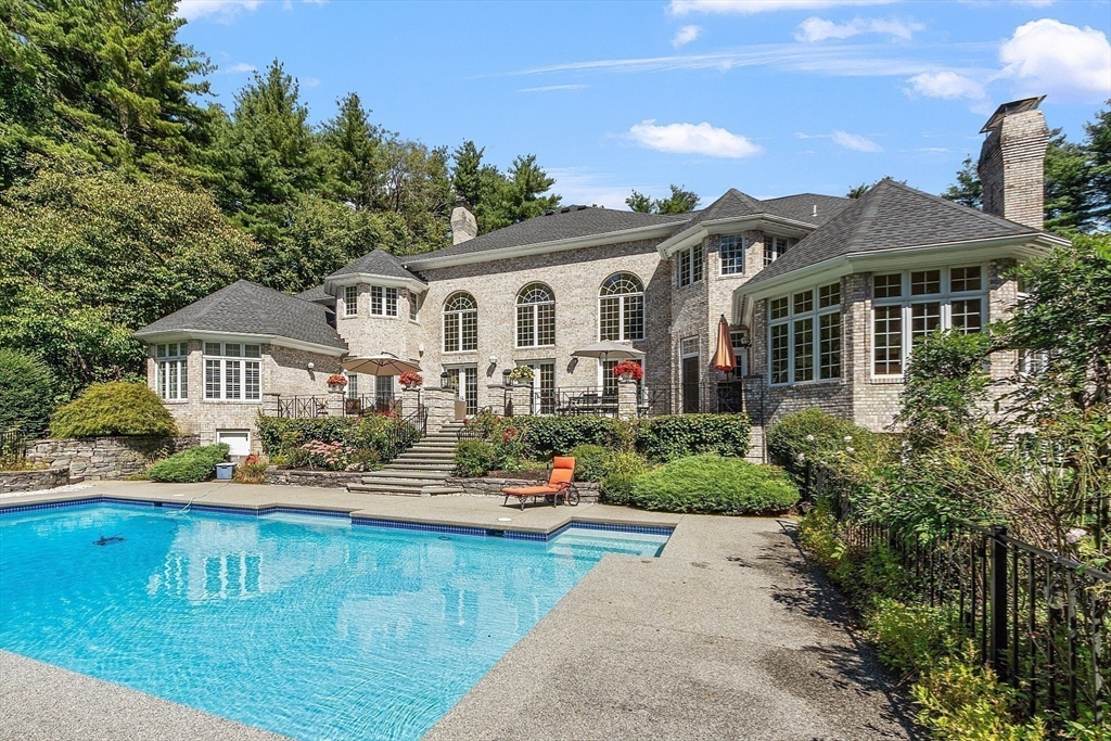 215 Monument Farm Rd