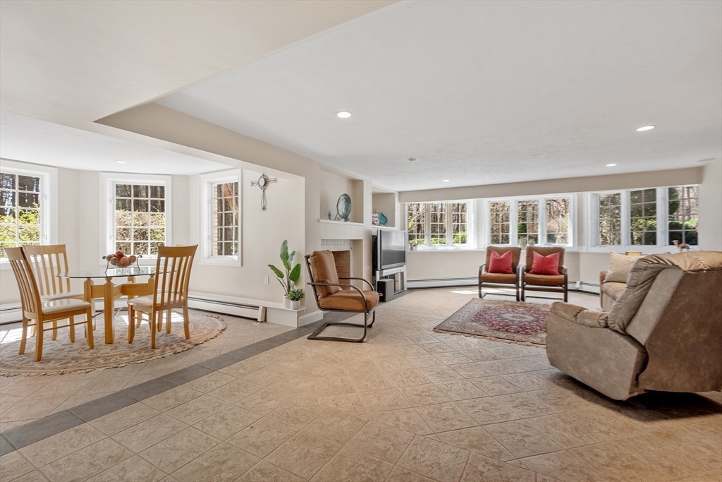 215 Monument Farm Rd