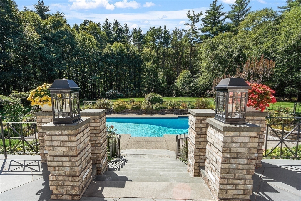 215 Monument Farm Rd