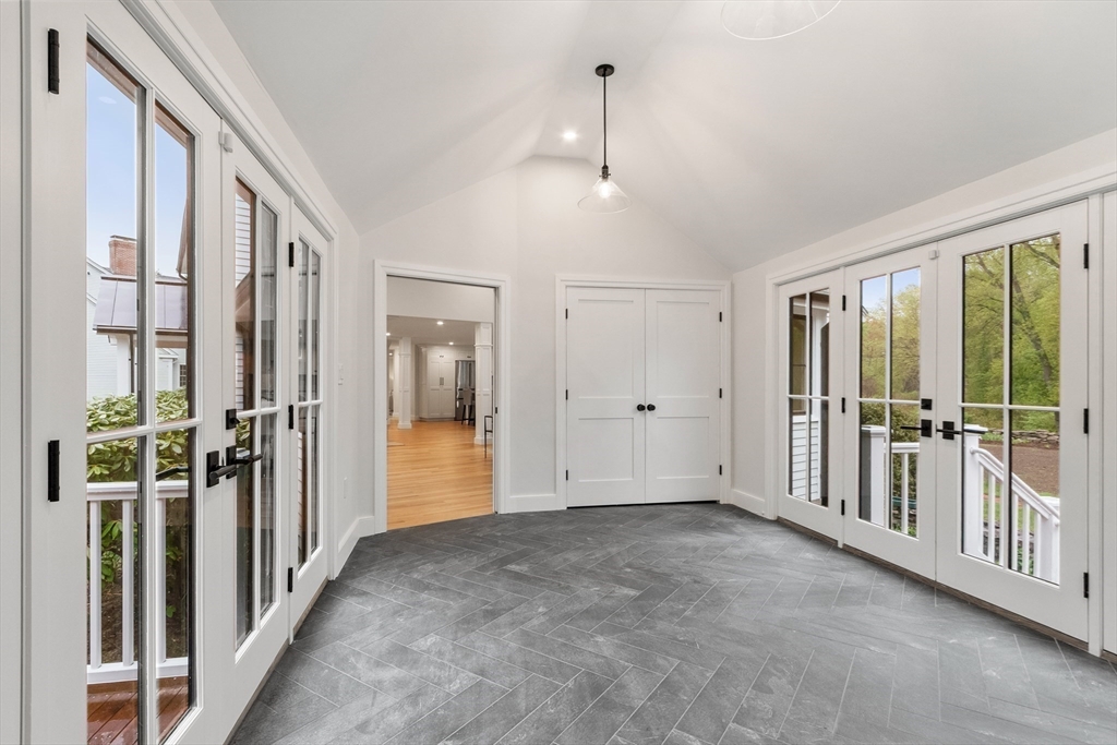 127 Lee Dr