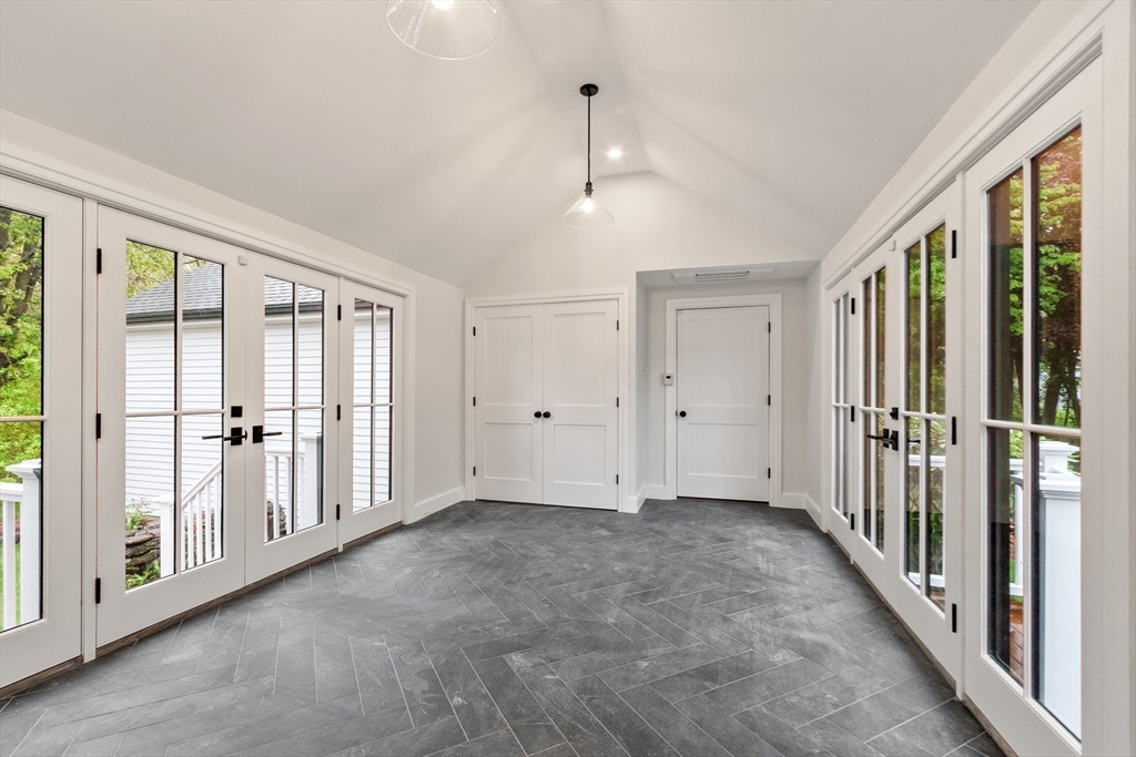 127 Lee Dr