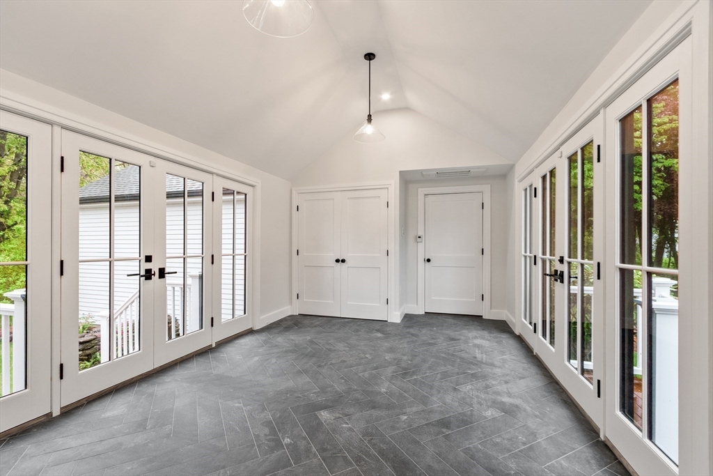 127 Lee Dr